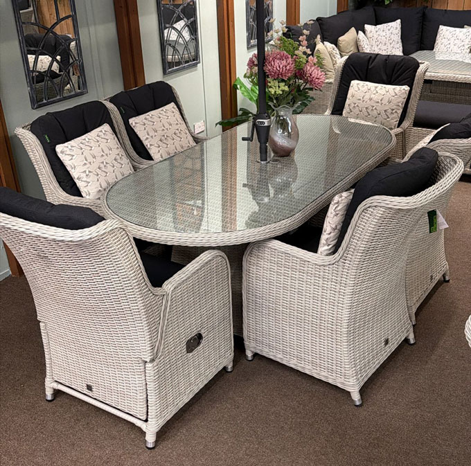 Avery 6 Seat Reclining Oval Dining Set wit Stadium Table