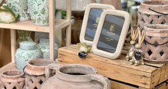 Pictures and picture frames 