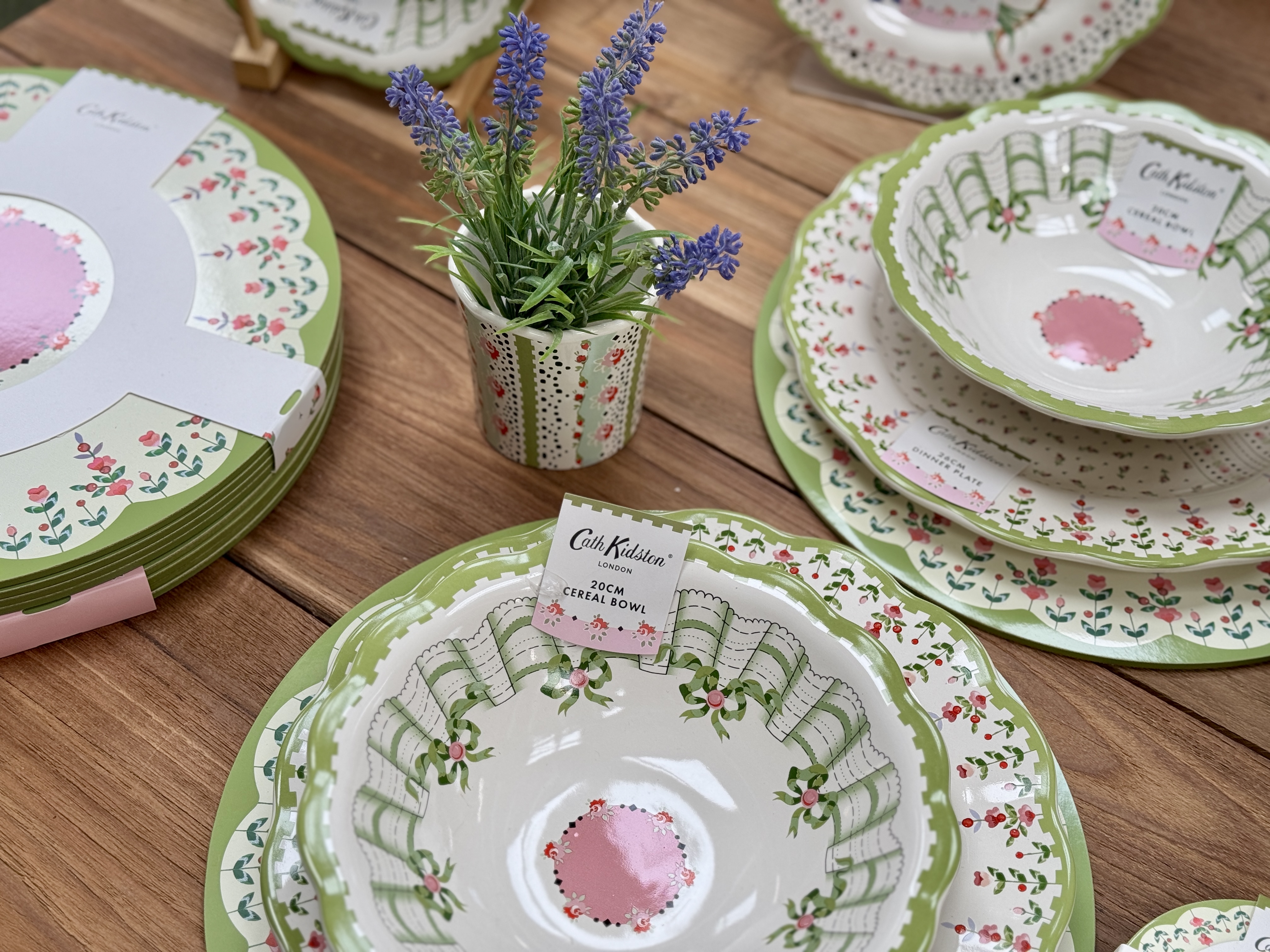 Bring joy to the world with our seasonal gifts