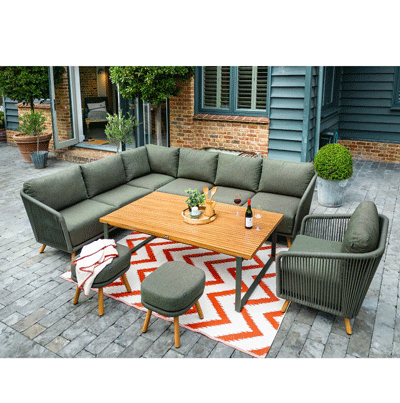 Outdoor living at Poplar